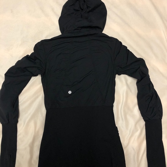 Lulu Lemon reversible sweater - Picture 3 of 5